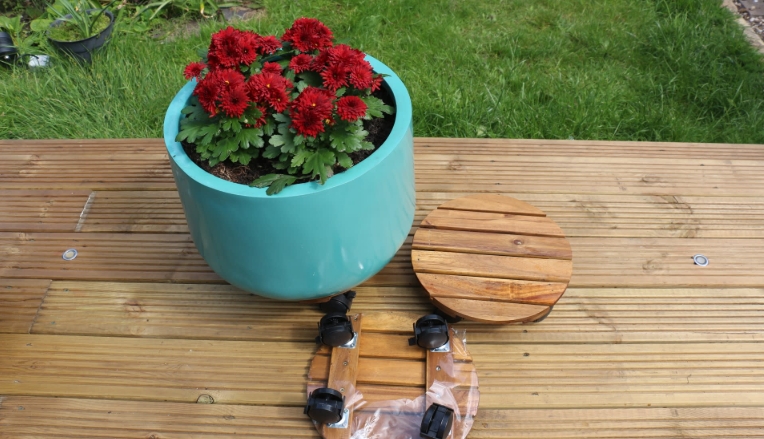 heavy duty plant stand with wheels