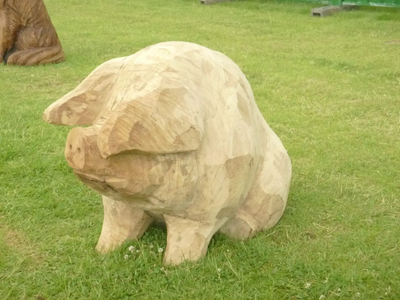 life size yard statues