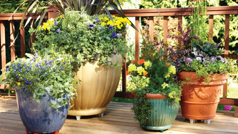 black flower stand