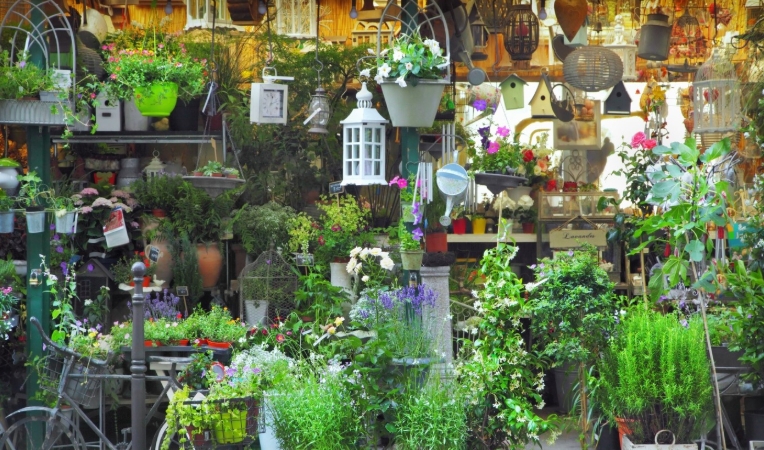 outdoor plant pedestal