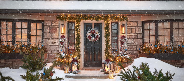 Tips for Coordinating Outdoor Christmas Decorations
