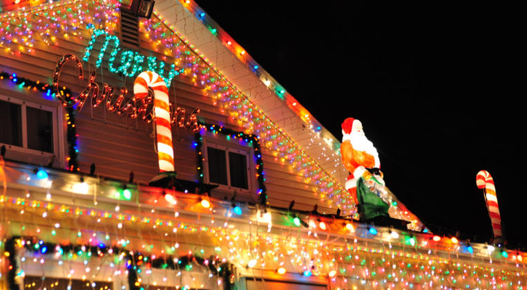 The Best Outdoor Christmas Decorations for Large Properties