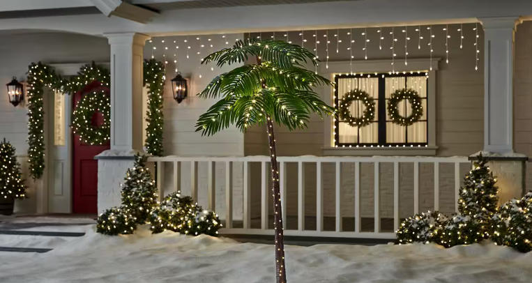 How to Combine Traditional and Modern Outdoor Christmas Decorations