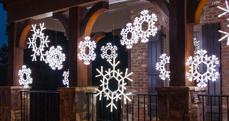 How to Decorate Your Fence for Christmas