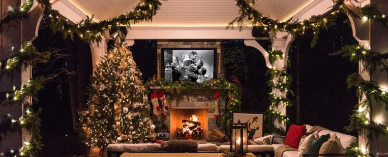 How to Use Outdoor Christmas Decorations for Holiday Parties