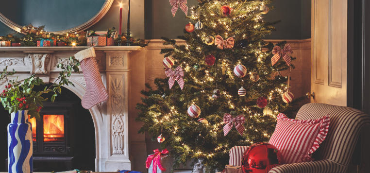 Tips for Combining Outdoor Christmas Decorations With Indoor Themes