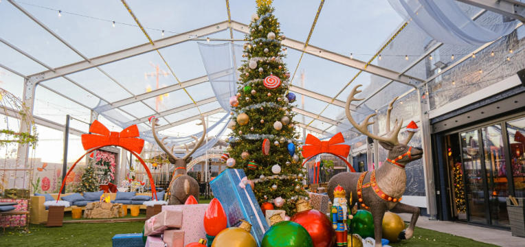 The Most Instagrammable Outdoor Christmas Decorations