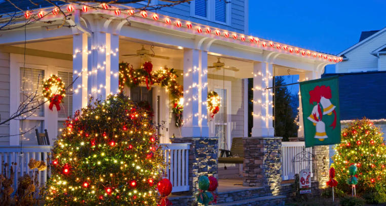 Tips for Mixing Outdoor Christmas Decorations Styles