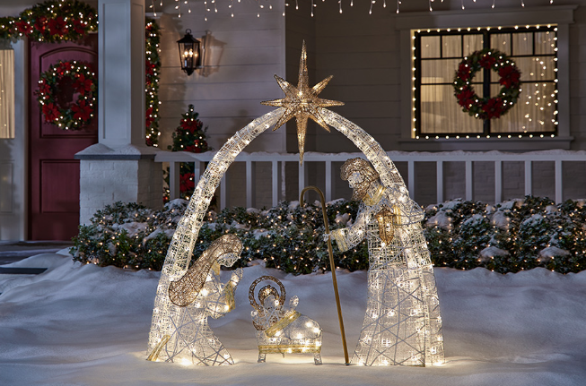 Top Outdoor Christmas Decorations for Driveways and Walkways