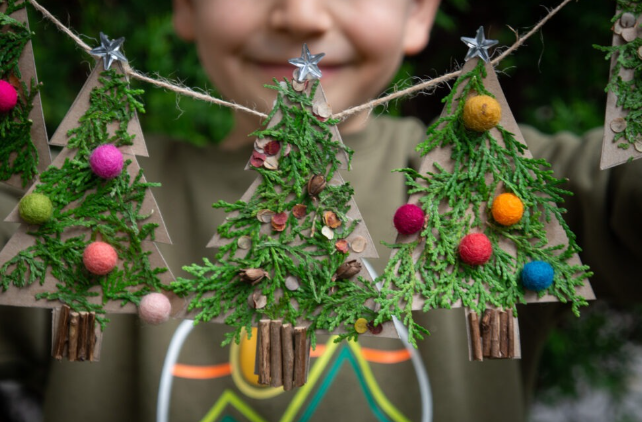 How to Make Outdoor Christmas Decorations Using Natural Materials