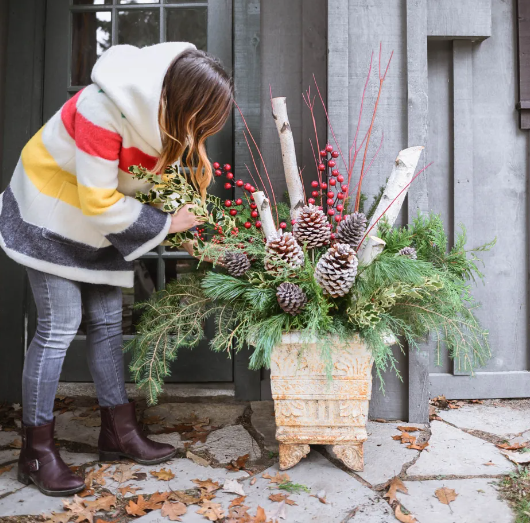 How to Decorate Outdoor Planters for Christmas