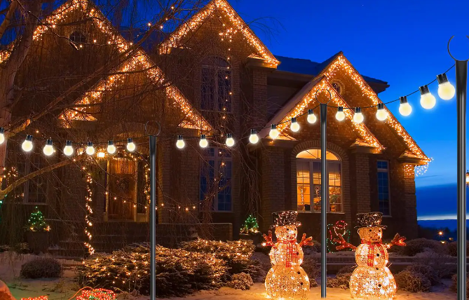 How to Safely Hang Outdoor Christmas Lights