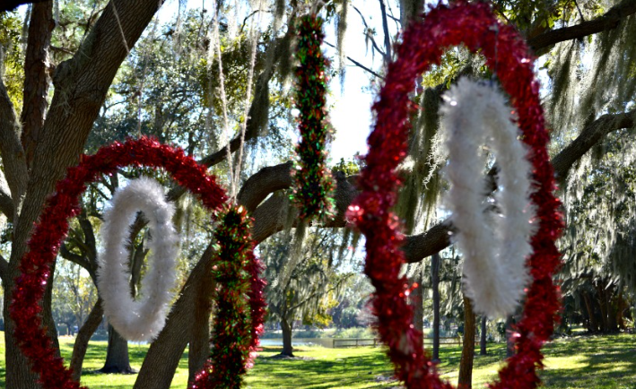 How to Make Outdoor Christmas Ornaments