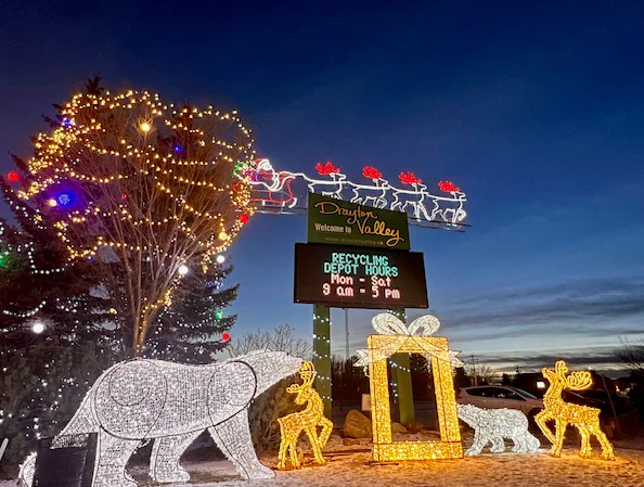 How to Use Outdoor Christmas Decorations to Attract Visitors