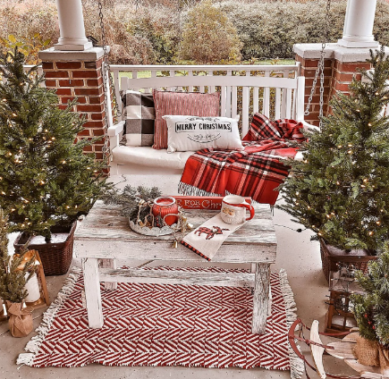 The Best Outdoor Christmas Decorations for Condos
