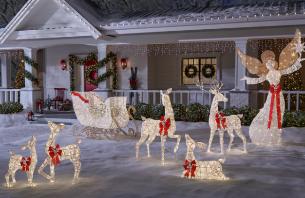 How to Plan a Neighborhood-Friendly Outdoor Christmas Display