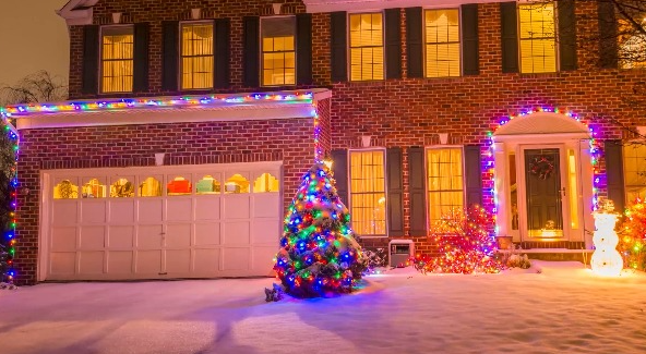 How to Hang Outdoor Christmas Lights Without Ladders