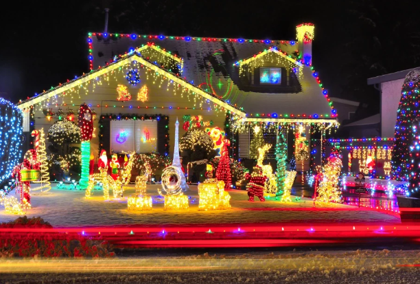 How to Use Outdoor Christmas Decorations to Create a Holiday Atmosphere