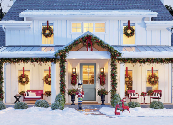 How to Mix Traditional and Modern Outdoor Christmas Decorations