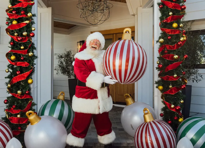 How to Make Outdoor Christmas Decorations Using Lights and Ornaments