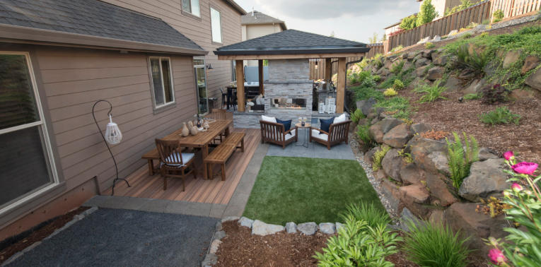 Cheap Backyard Ideas for Dogs and Owners