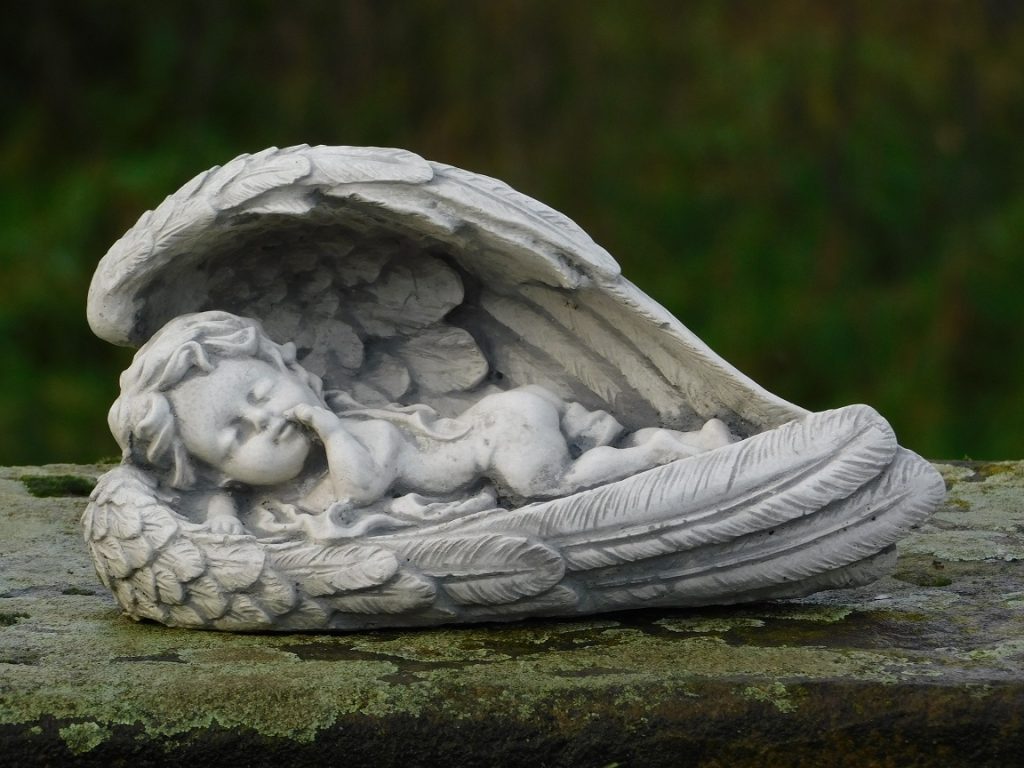 angel remembrance statue