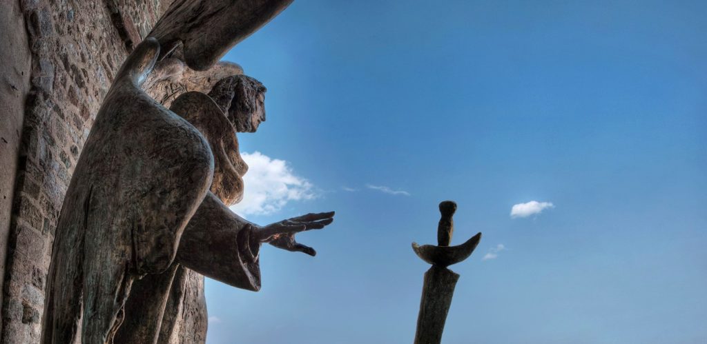 angel remembrance statue