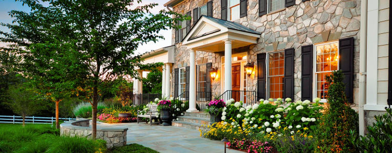 Modern Pathway Decor Using Sculptures and Planters