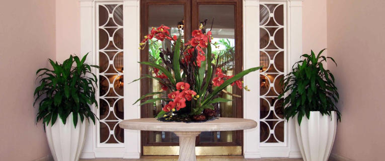 How to Decorate the First Step of Your Entrance With Planters