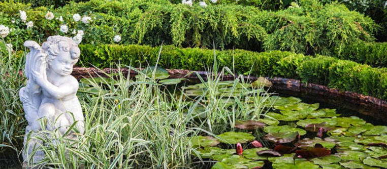 Best Materials for Outdoor Entrance Sculptures