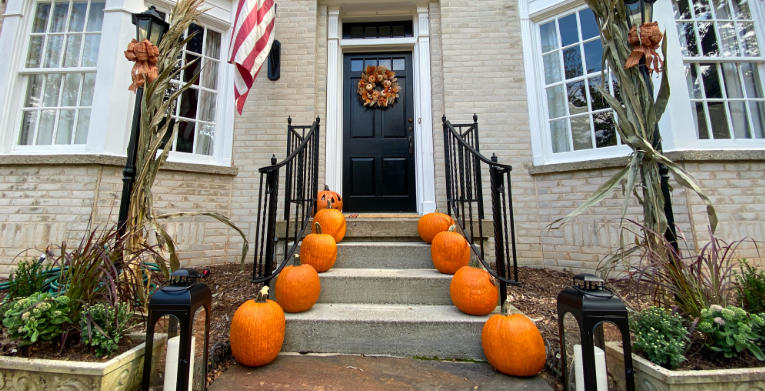 How to Make Your Front Door More Inviting With Sculptures