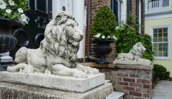 Entrance Decor Ideas Using Animal Sculptures