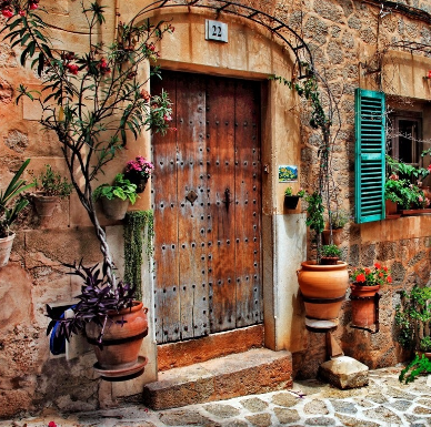 Front Door Art Pieces to Impress Visitors