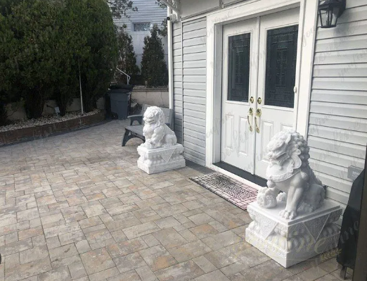 Choosing Entrance Sculptures Based on Home Architecture