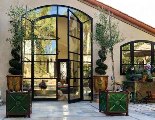 How to Frame a Grand Front Door With Sculptures