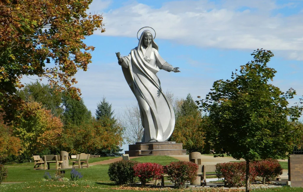 outdoor saint statues