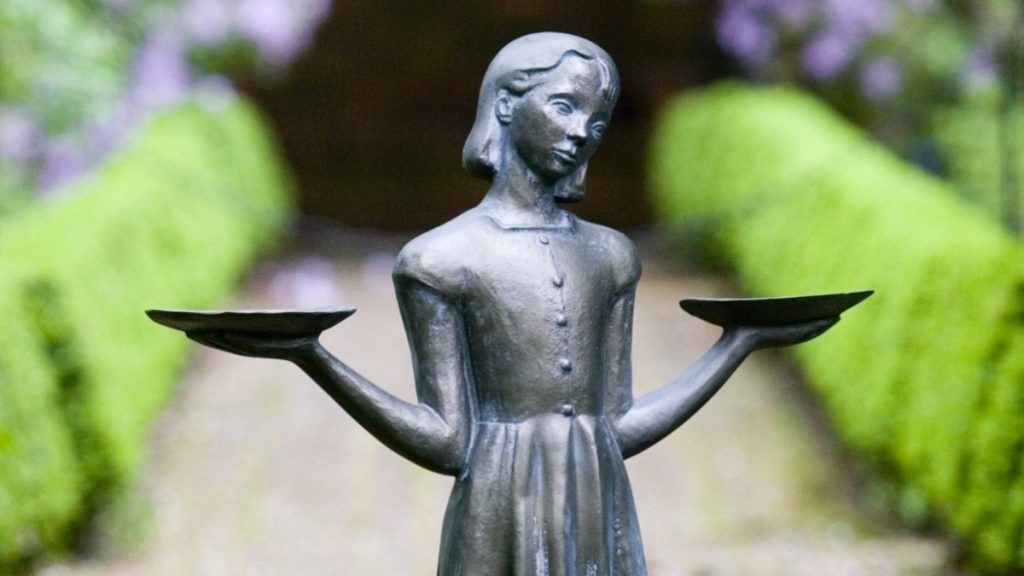 Young girl statue holding trays in a Savannah cemetery