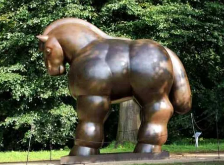 Fat Horse Statue2