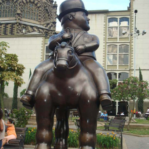Fat Horse Statue3