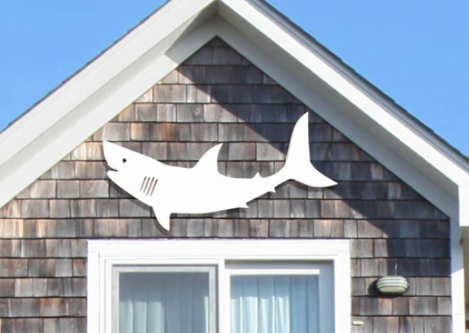 Best outdoor wall decor for coastal homes