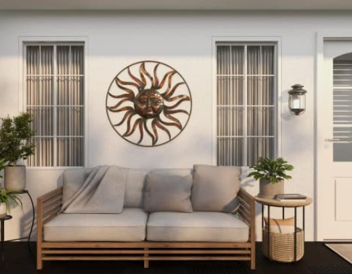Outdoor wall decor for balcony spaces