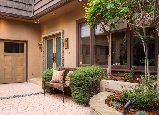 Creative lighting ideas for outdoor wall decor