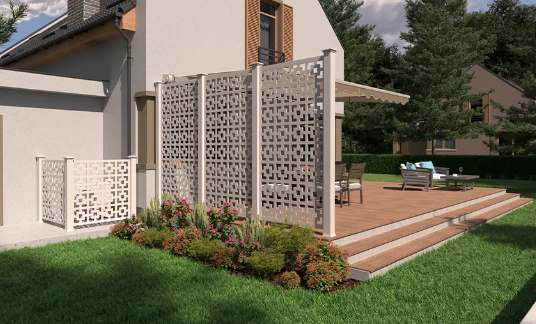 Outdoor wall decor with lattice panels