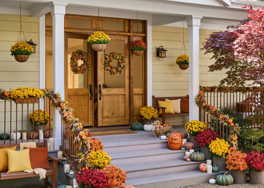 Outdoor wall decor for seasonal themes