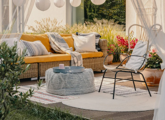 Outdoor wall decor for Scandinavian style homes
