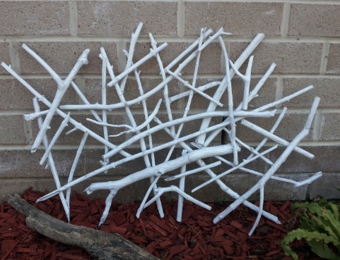 Outdoor wall decor using driftwood