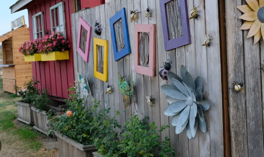 Outdoor wall decor for eco-conscious homeowners