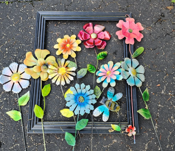 Outdoor wall decor using artistic frames