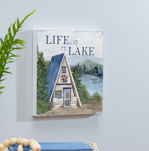 Outdoor wall decor using natural textures