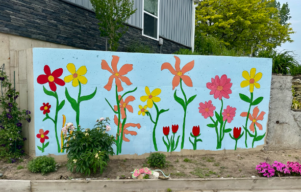 Outdoor wall decor using concrete designs